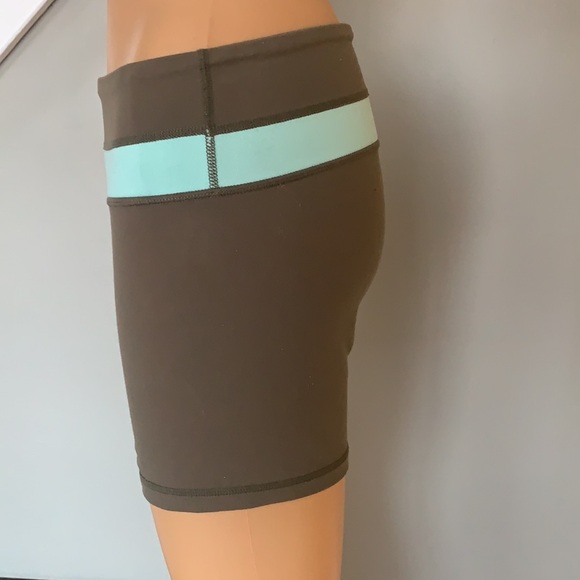 Reversible lululemon shorts - Picture 2 of 10